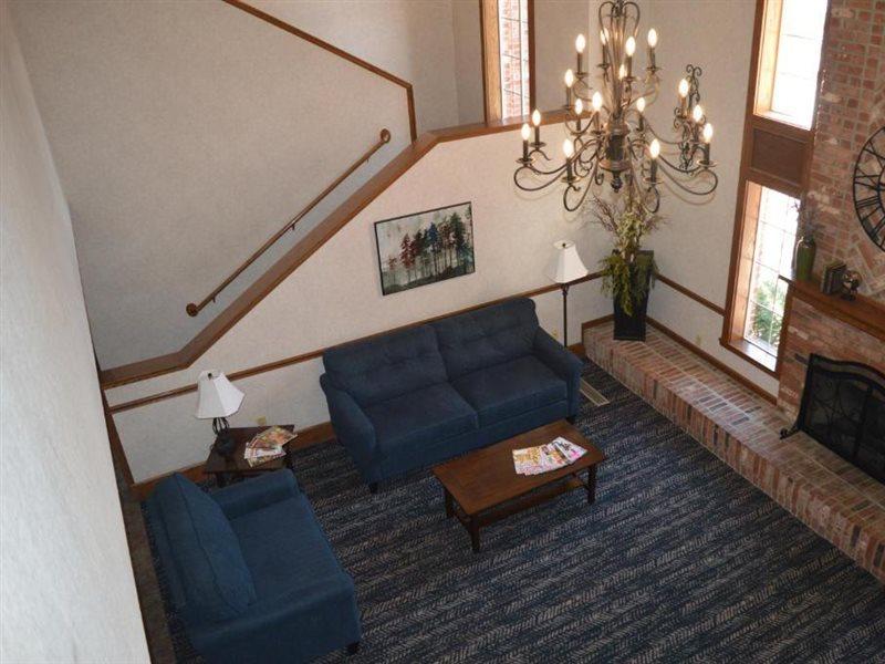 Super 8 By Wyndham Greenfield Extérieur photo