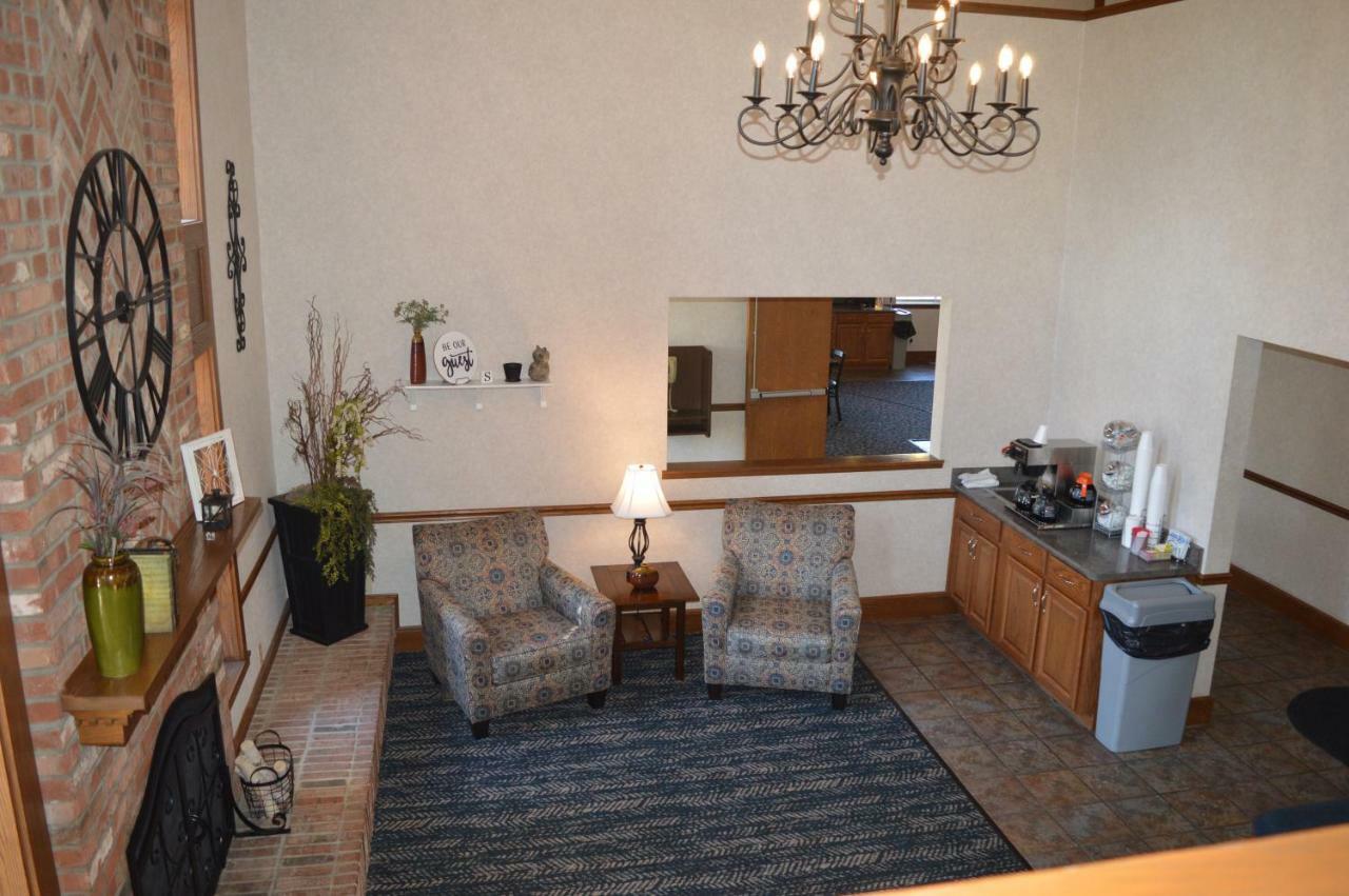 Super 8 By Wyndham Greenfield Extérieur photo
